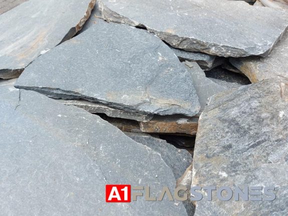 Kavala Black Flagstones terrastegels closeup Zwartebroek
